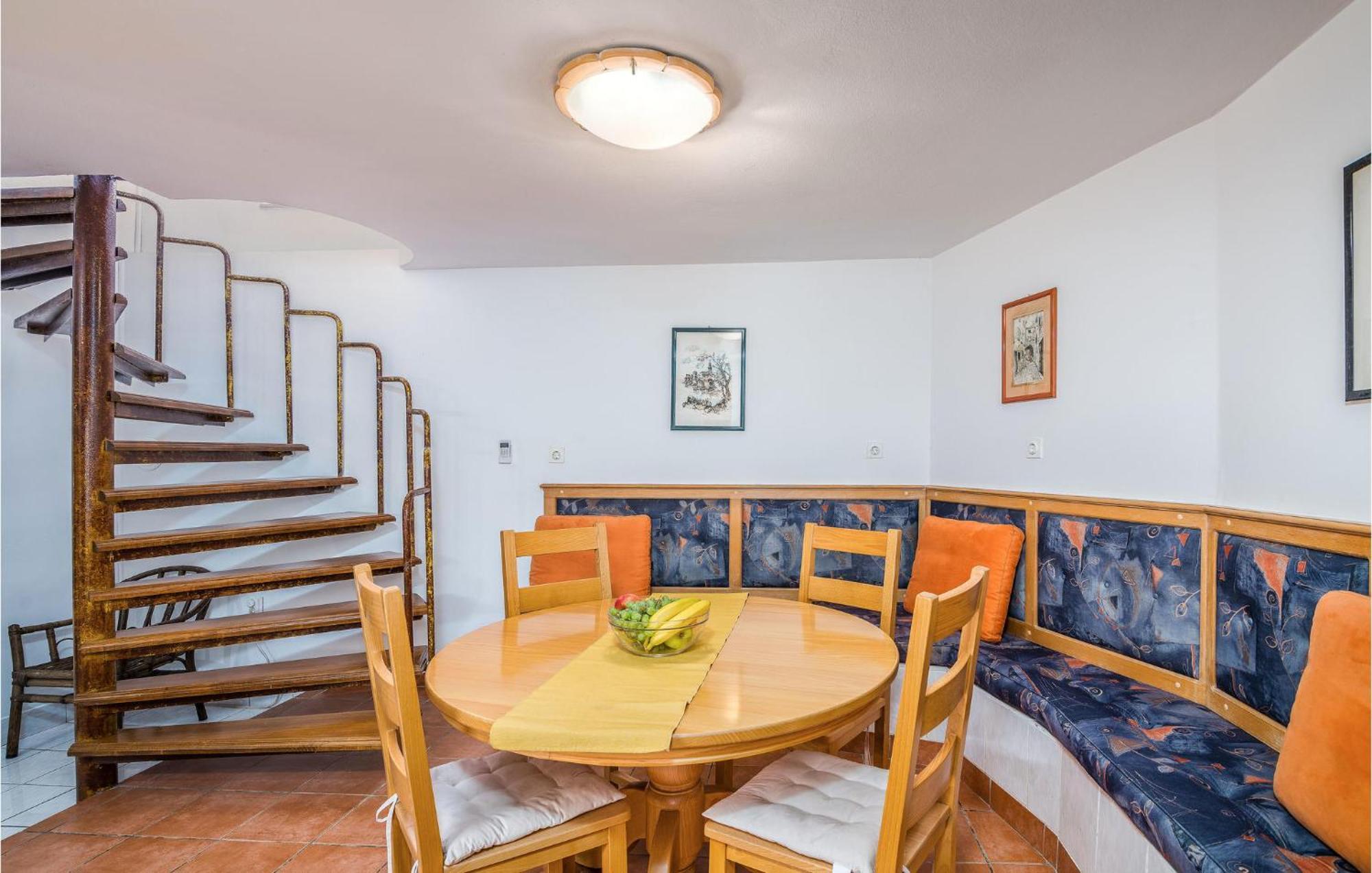 Amazing Home In Malinska Dubasnica With Wifi Екстер'єр фото