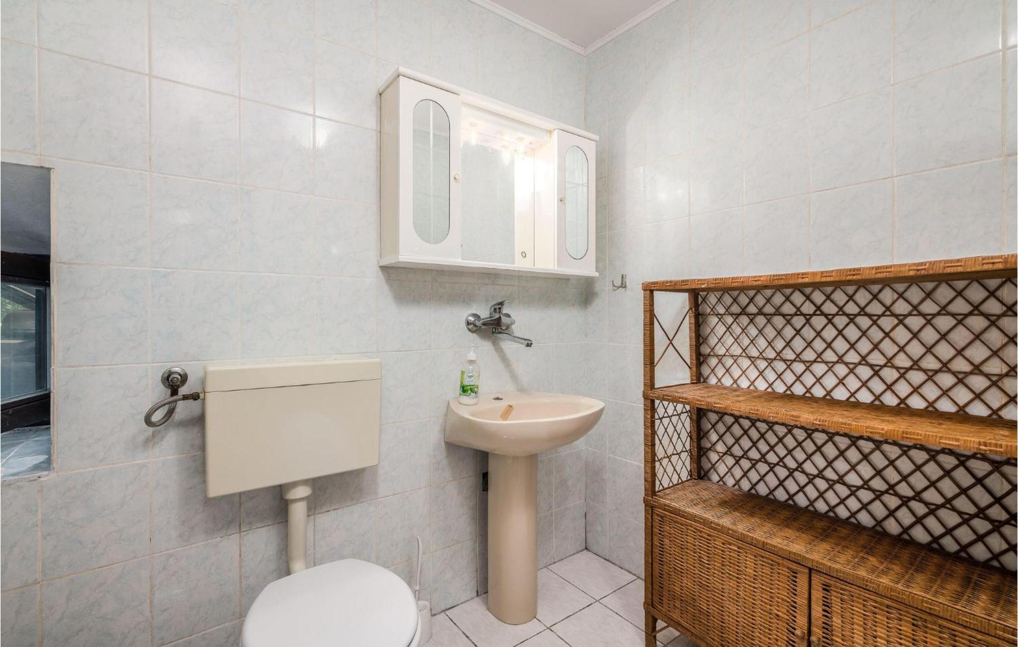 Amazing Home In Malinska Dubasnica With Wifi Екстер'єр фото